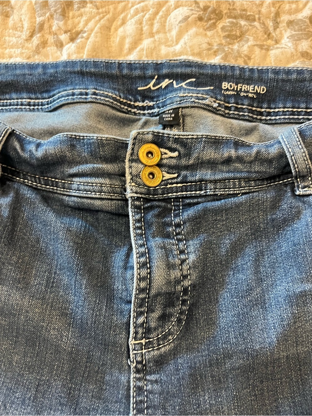 Classic Women's Blue Denim Jeans - Casual Everyday Style - Picture 5 of 7